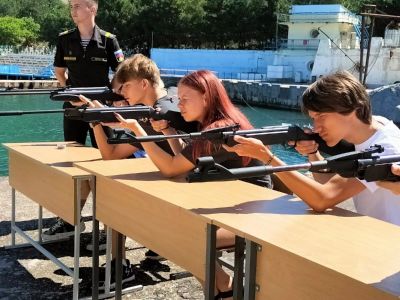 В Севастополе юнармейцы окончили «Школу будущих командиров»