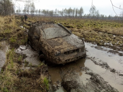 Машины тоже грязи не боятся…