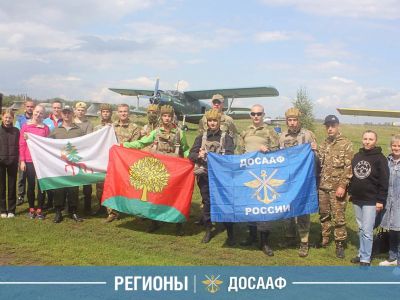 ДОСААФ России Липецкой области организовал прыжки с парашютом на аэродроме в Тамбовской области — для молодежи Ельца.