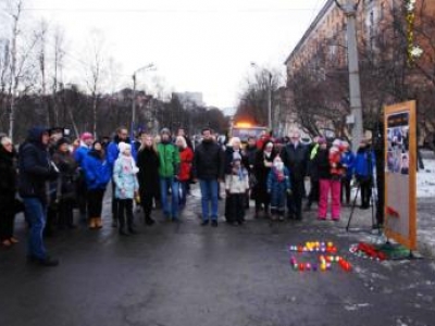 Мурманчане зажгли свечи в память о погибших на дорогах
