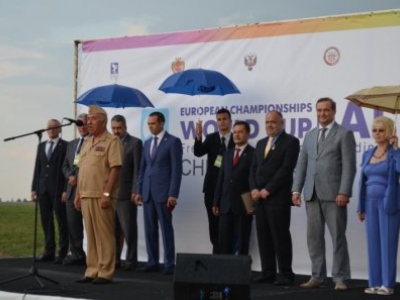 Председатель ДОСААФ России встретился с главой Чувашии и открыл международные соревнования по парашютному спорту