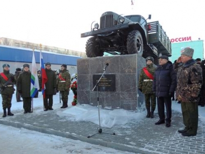 К юбилею оборонного общества в Кирове открыли памятник военным автомобилистам