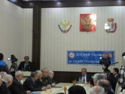 Руководители Дербента поздравили активистов ДОСААФ с праздником