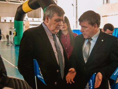 Депутату Госдумы Сергею Боженову вручили флаг ВДВ