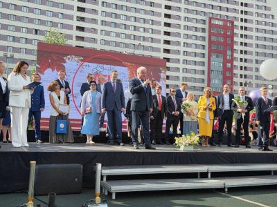 Председатель ДОСААФ России Денис Добряков поздравил учеников и педагогов школы № 1409 с Днём знаний