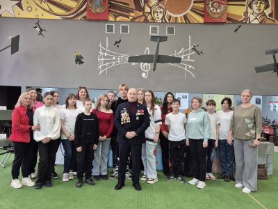 Как объяснить подростку, что такое честь, долг и безопасность? Лучше один раз показать