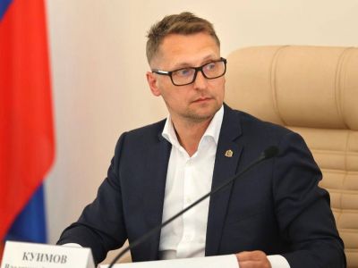 Куимов Владимир Алексеевич, заместитель Губернатора Владимирской области поздравил ДОСААФ России с 99-летием.