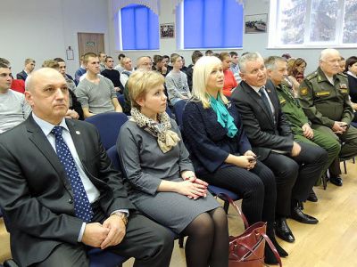 Курсантов автошколы ДОСААФ торжественно поздравили с началом нового учебного года