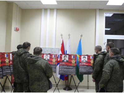 Мемориальная выставка «Аллея Памяти 6-й роты» прошла в Алабинском гарнизоне