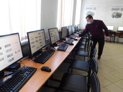 В Калининградской автошколе ДОСААФ появился новый компьютерный класс