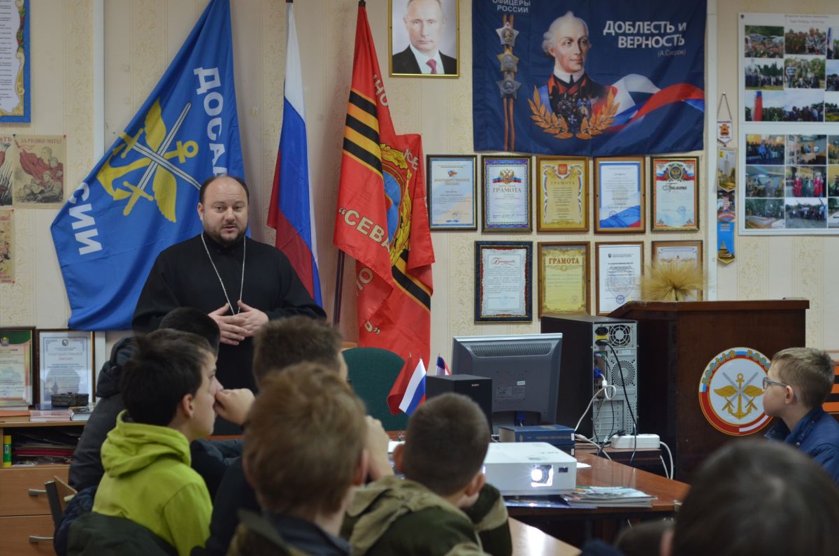 Уроки нравственности и доброты проходят в Севастопольском ДОСААФ