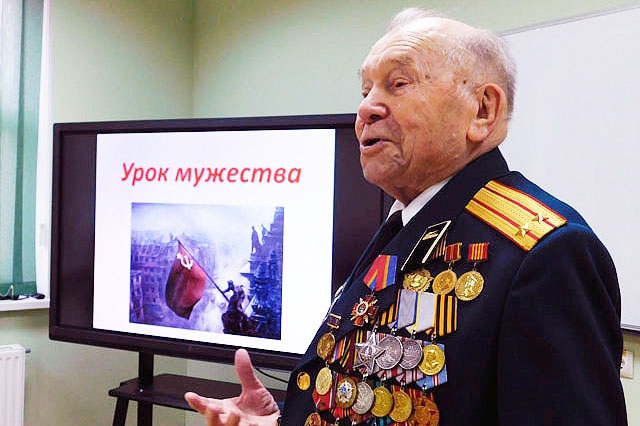 За огненный рейд танкист Борис Пирожков был награжден орденом Славы III степени