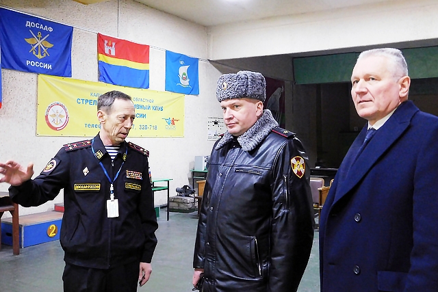 Генерал-майор полиции Александр Нестеренко посетил стрелковый клуб ДОСААФ