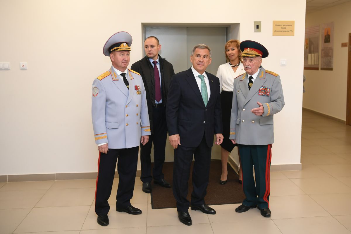 Президент Татарстана посетил республиканское ДОСААФ