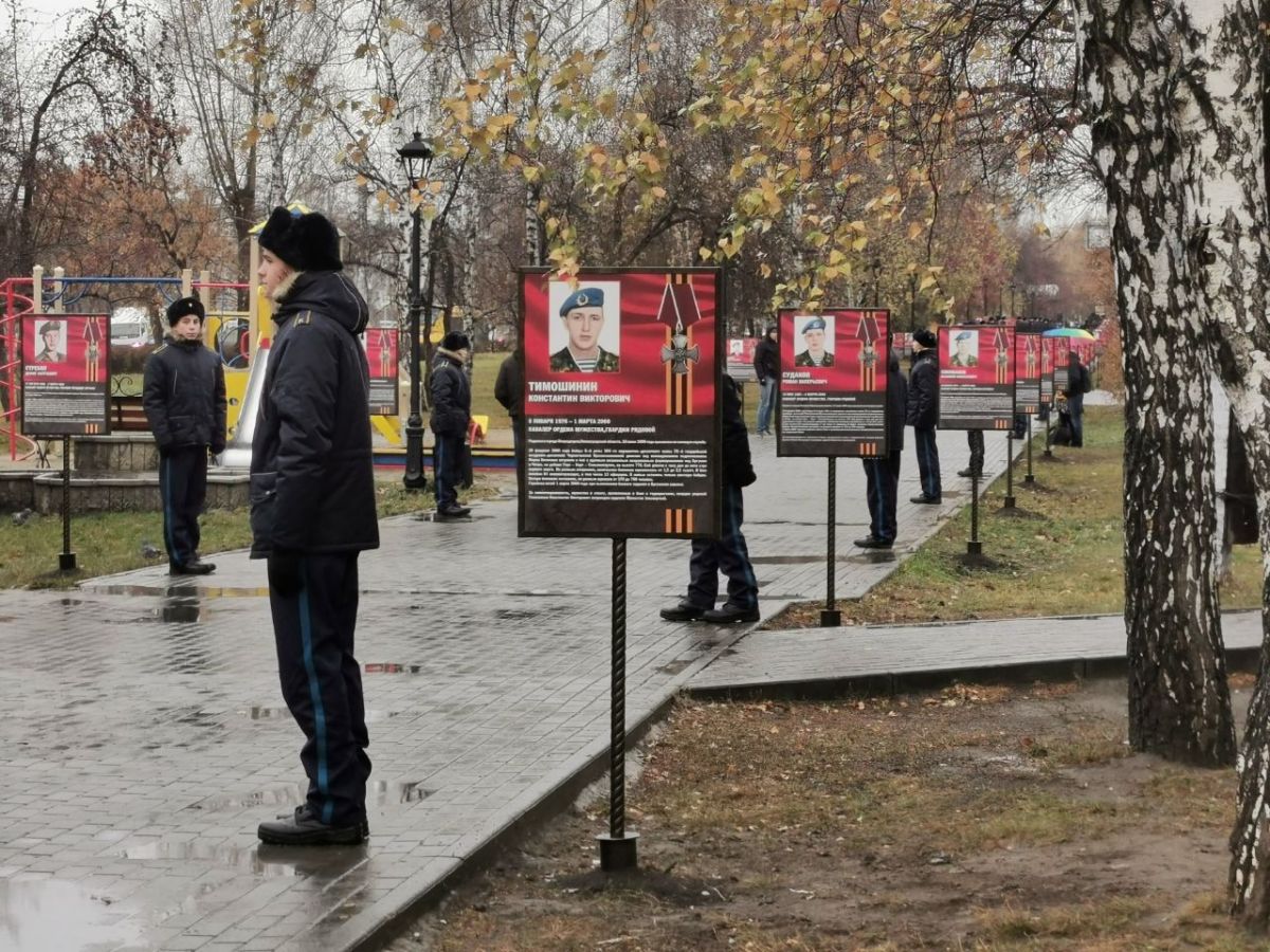 В Барнауле открылась первая в России Аллея памяти военнослужащих 6-й роты ВДВ