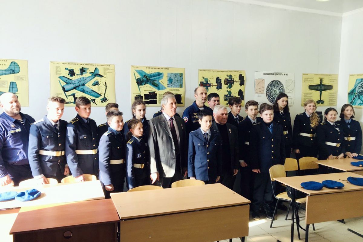 Симферопольские кадеты встретились с героями-летчиками