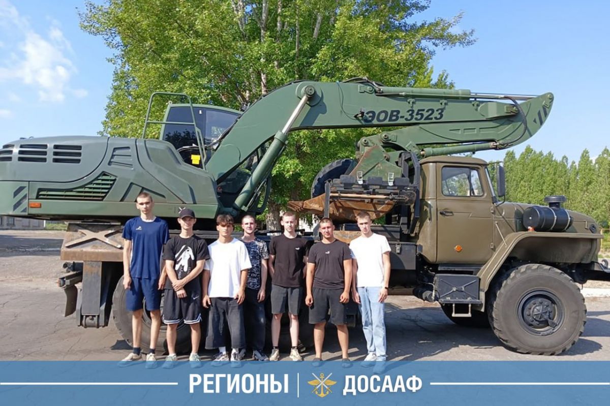 Камышинская школа ДОСААФ России обучает будущих экскаваторщиков
