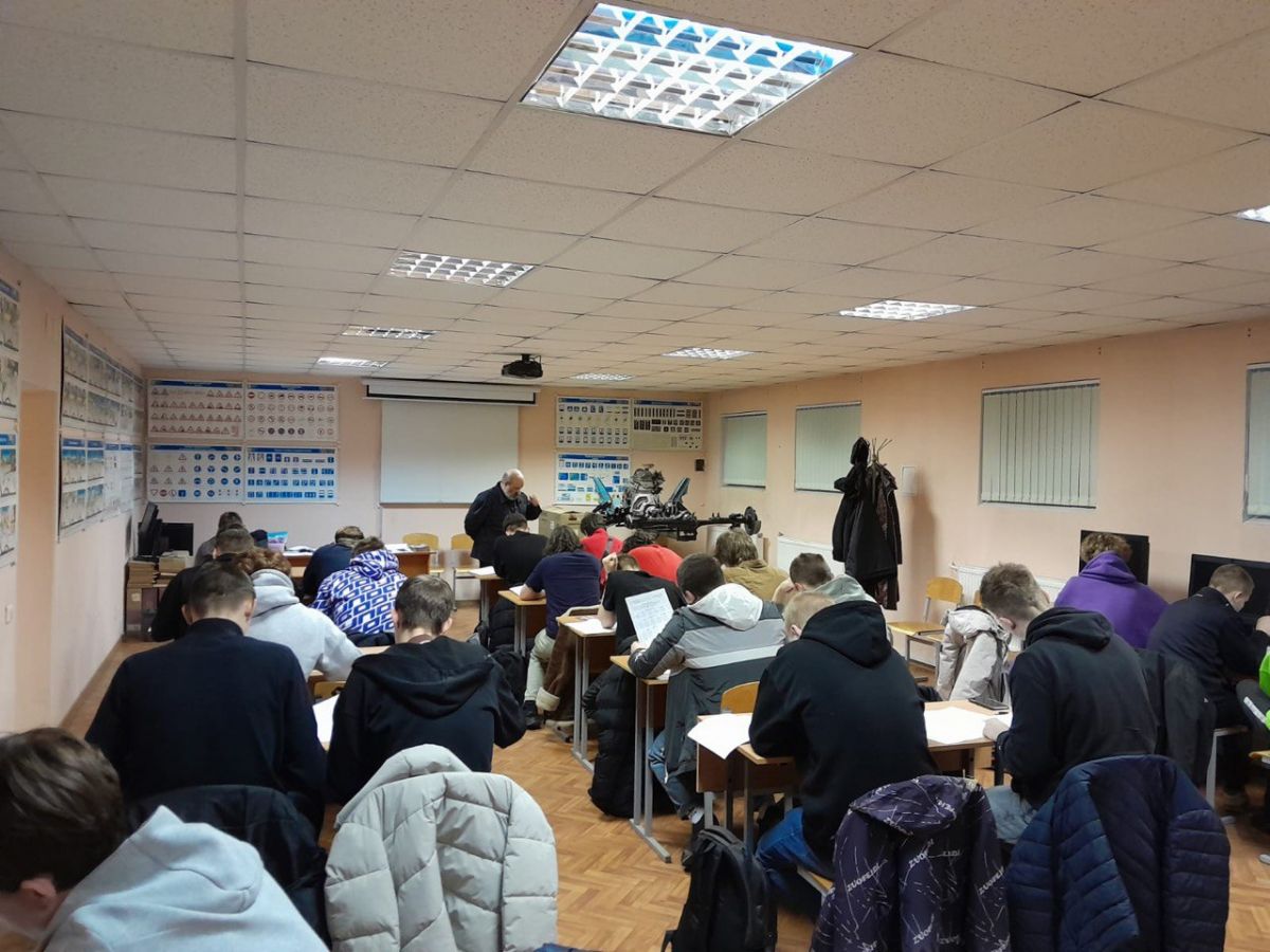 ДОСААФ по Петербургу и Ленобласти протестировало курсантов-водителей