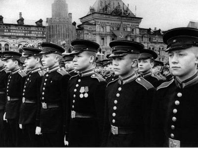 День создания суворовских военных училищ (1943 г.).