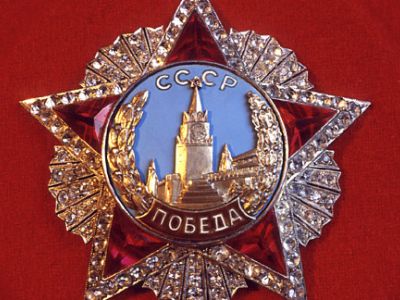 Указом Президиума Верховного Совета СССР учрежден высший военный орден «Победа»