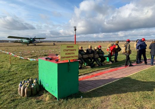 В Московском аэроклубе ДОСААФ прошли сборы специалистов парашютно-десантной и поисково-спасательной служб