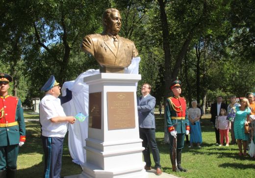 Александр Колмаков принял участие в открытии памятника Василию Маргелову