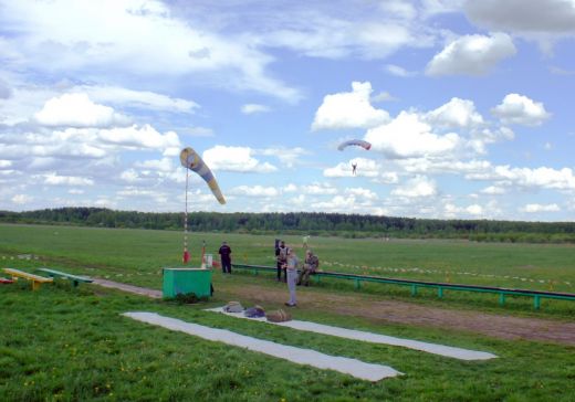 Первый прыжок курсантов ДОСААФ и юнармейцев