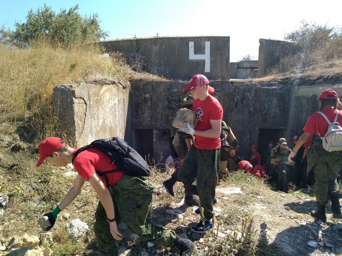 Досаафовцы Крыма в воспитании молодежи применяют различные формы и методы работы