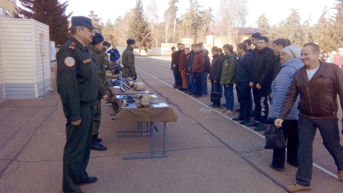 Ангарская молодежь побывала в гостях у военнослужащих Росгвардии