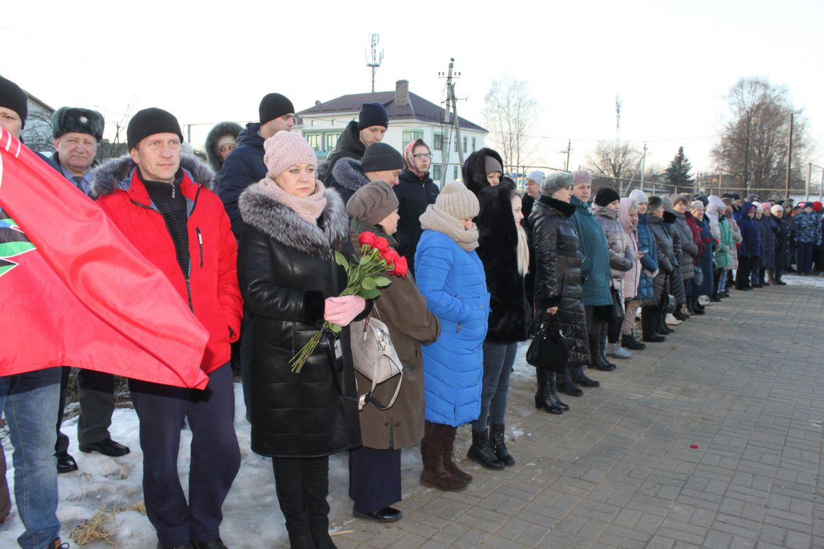 Открыт бюст героя-десантника Андрея Зайцева