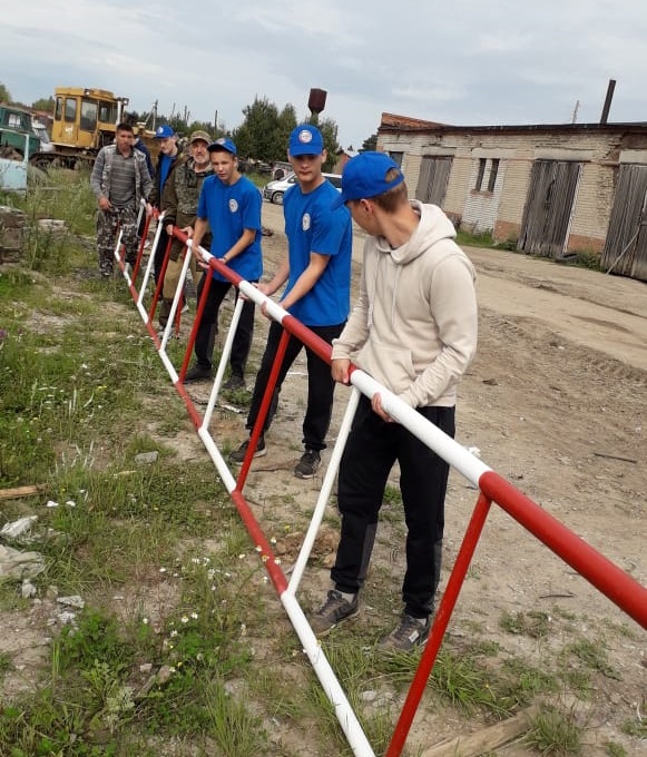 Курсанты помогли провести мотокросс