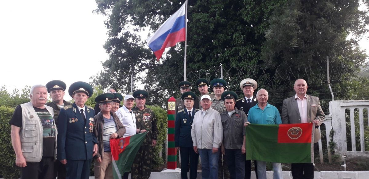 Ялтинские досаафовцы отметили День пограничника