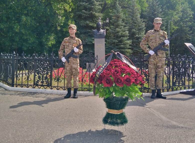 Досаафовцы в Уфе почтили память прославленного летчика