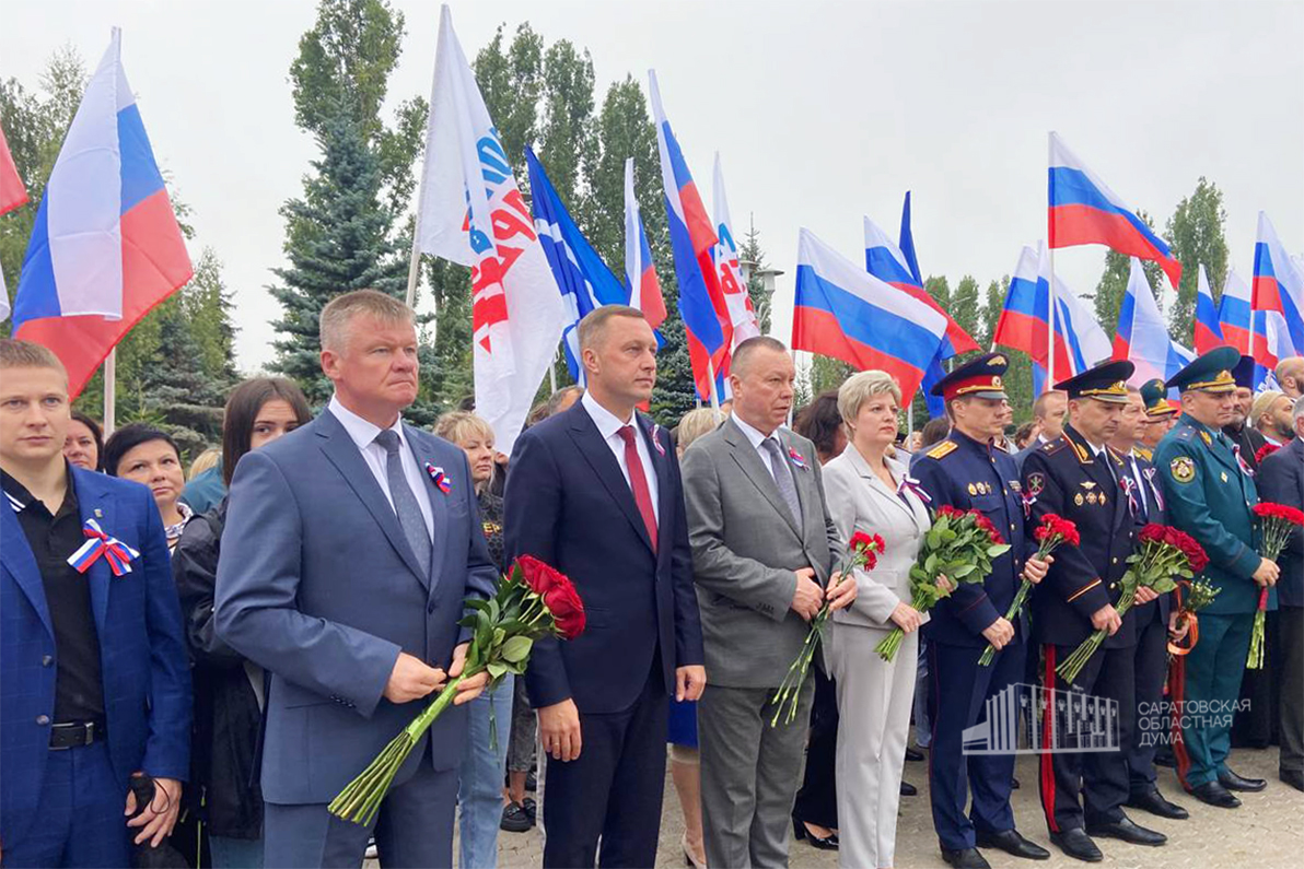 В Саратове отметили День Российского флага