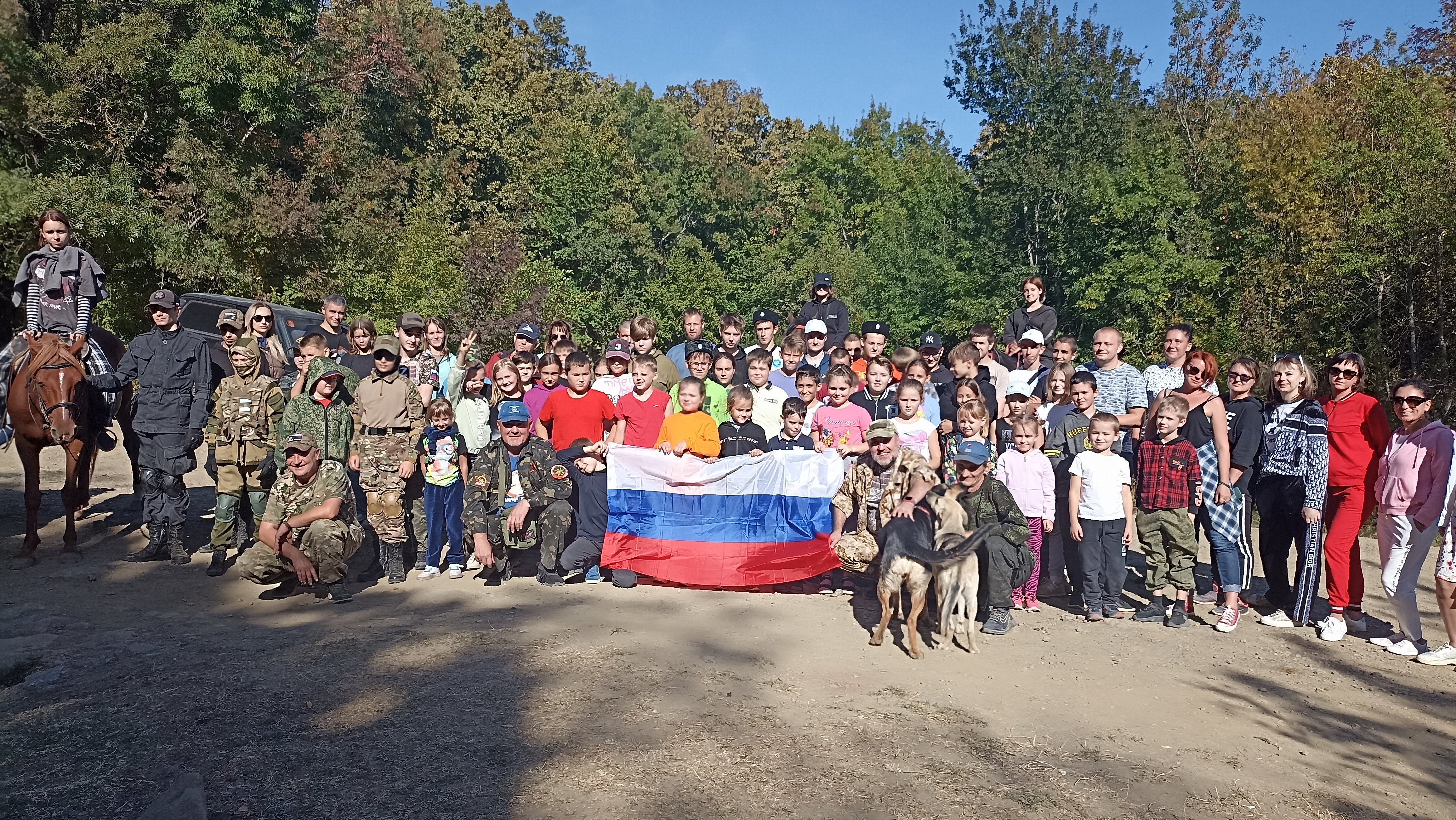 В поле вышли воспитанники клубов ДОСААФ и казачата