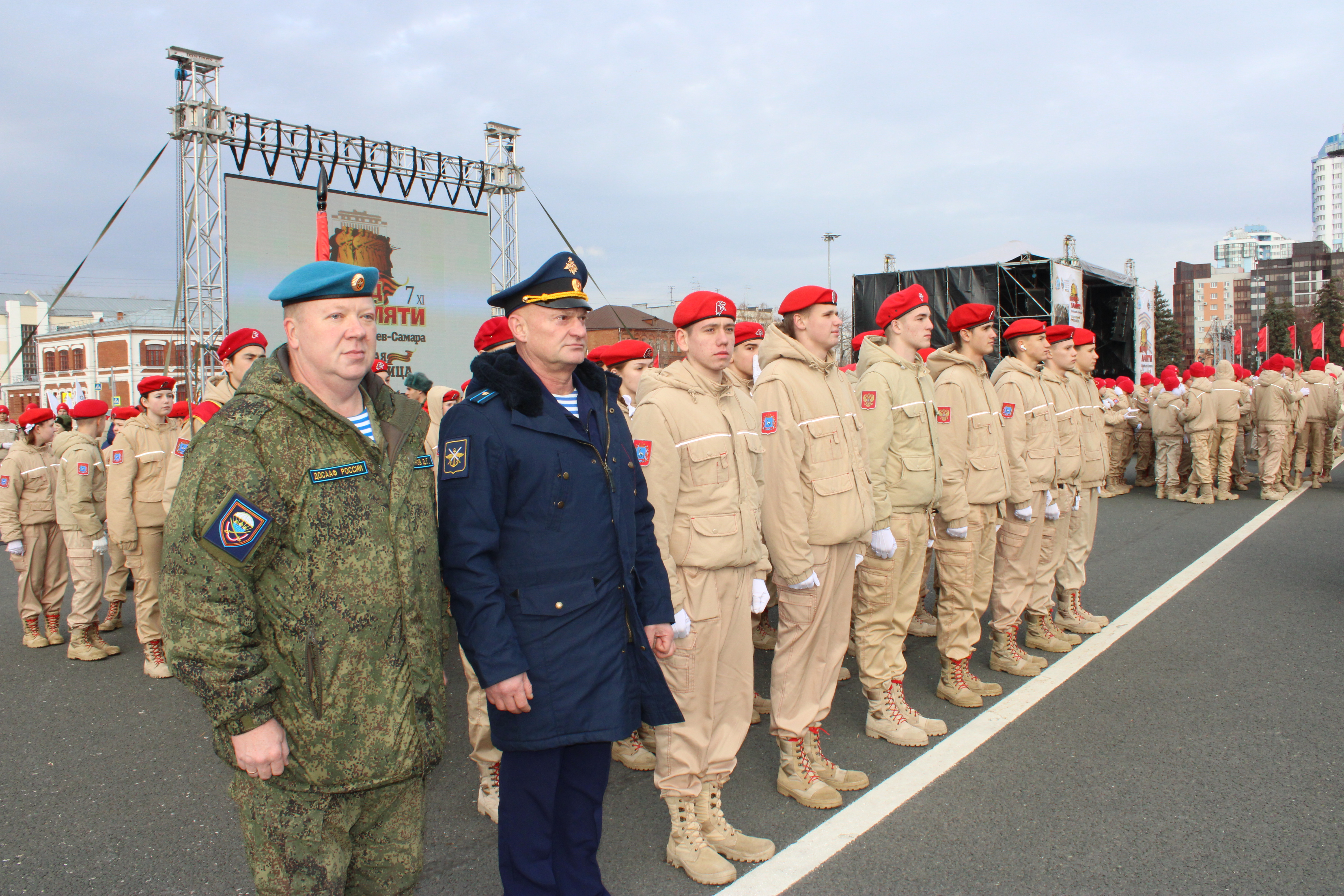 Юные досаафовцы прошагали на параде Памяти