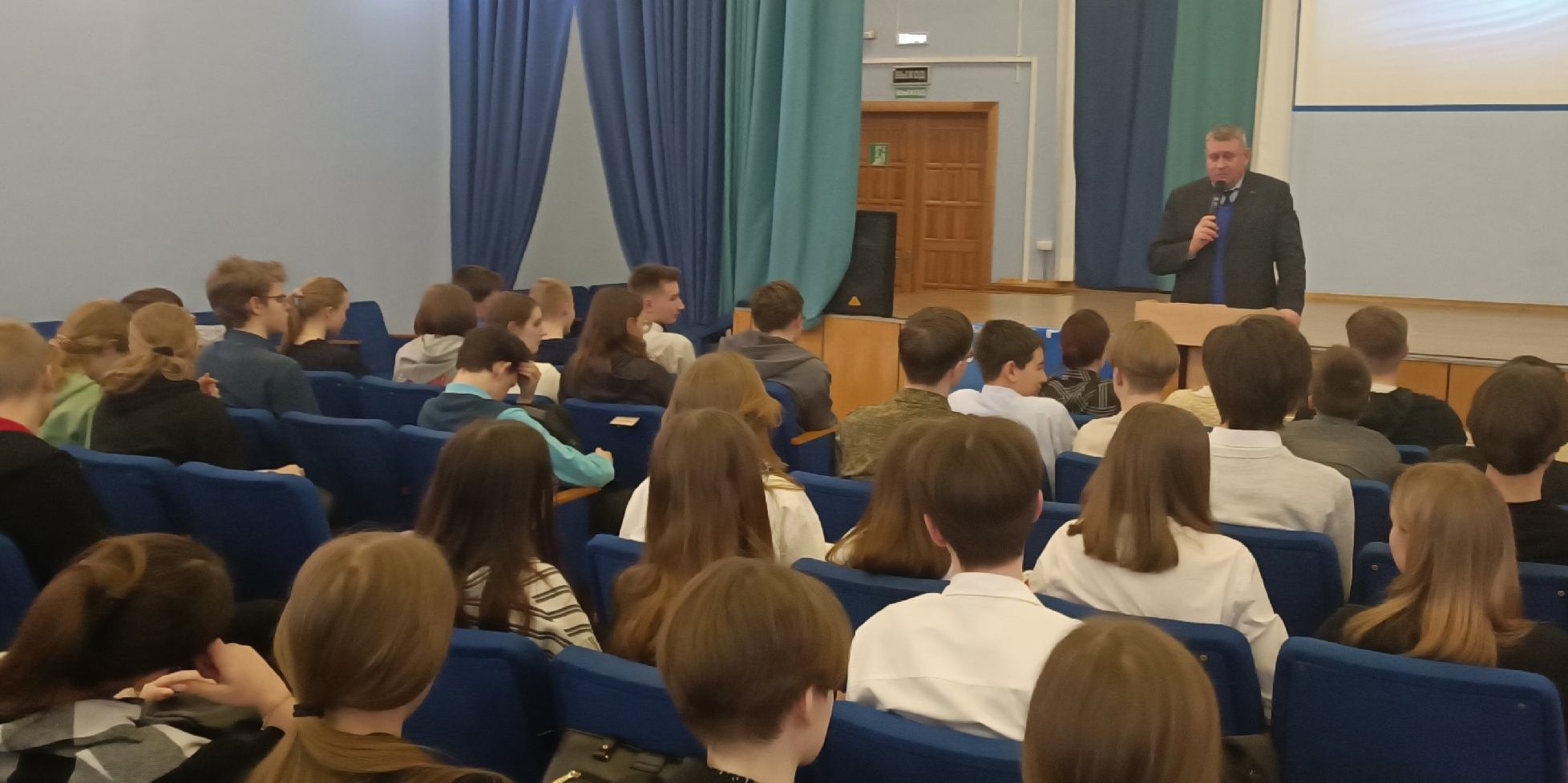 Кировские школьники узнали о подвиге стратонавтов