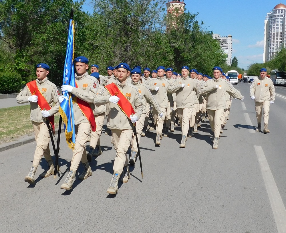 Члены клуба «Строитель» представляли ДОСААФ на параде