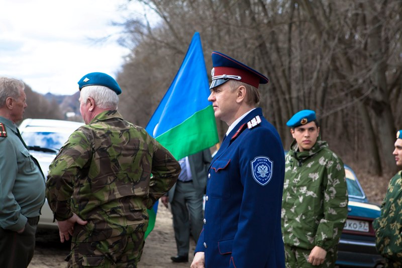 Участники автопробега ДОСААФ почтили память героев г. Орла