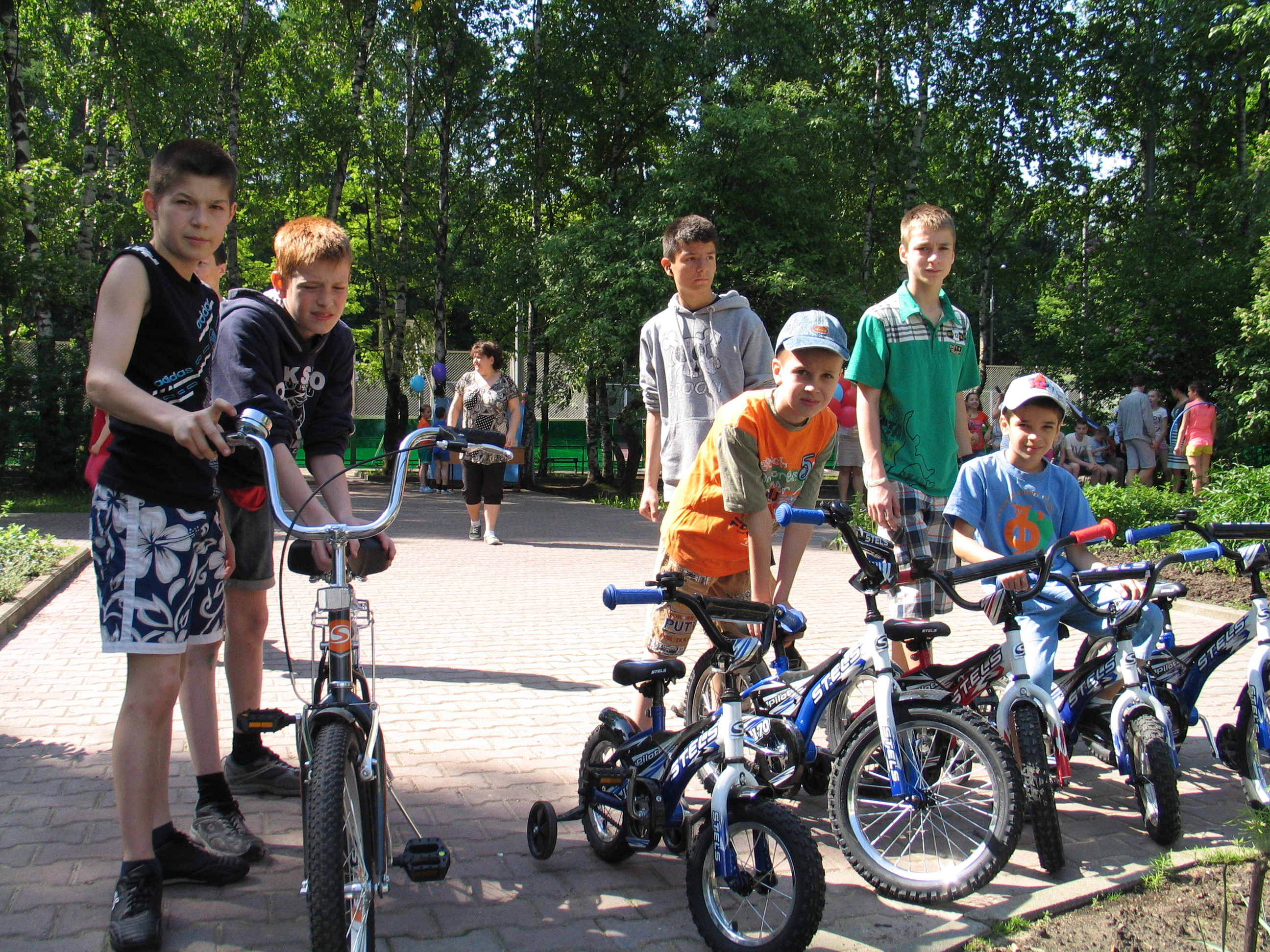 ДОСААФ России подарило велосипеды детскому дому