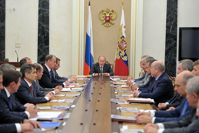 Владимир Путин поставил задачу завершить создание региональных центров по подготовке граждан к военной службе