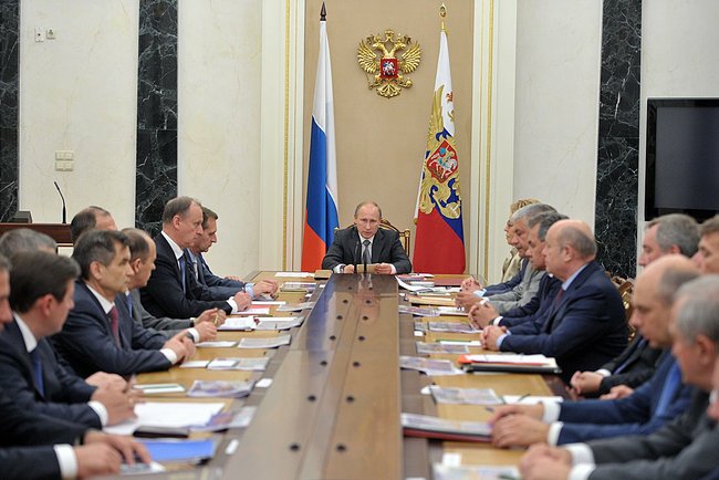 Владимир Путин поставил задачу завершить создание региональных центров по подготовке граждан к военной службе