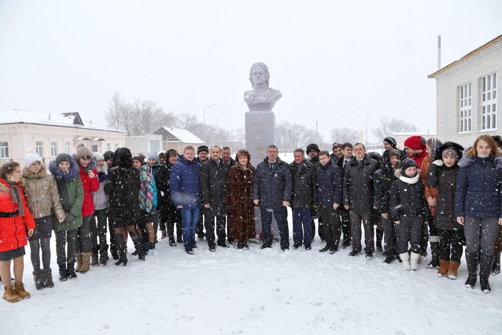 В школе села Шумейка установили бюст Петра Великого