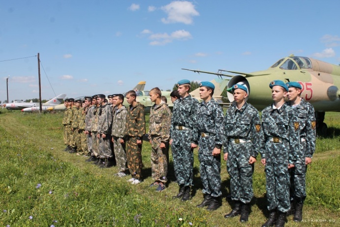 Юные десантники и юные полицейские получили знания и навыки