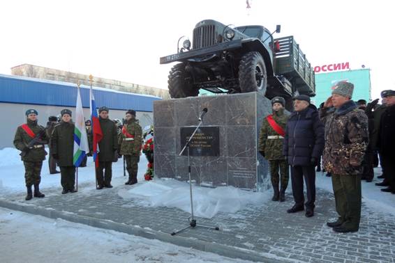 К юбилею оборонного общества в Кирове открыли памятник военным автомобилистам