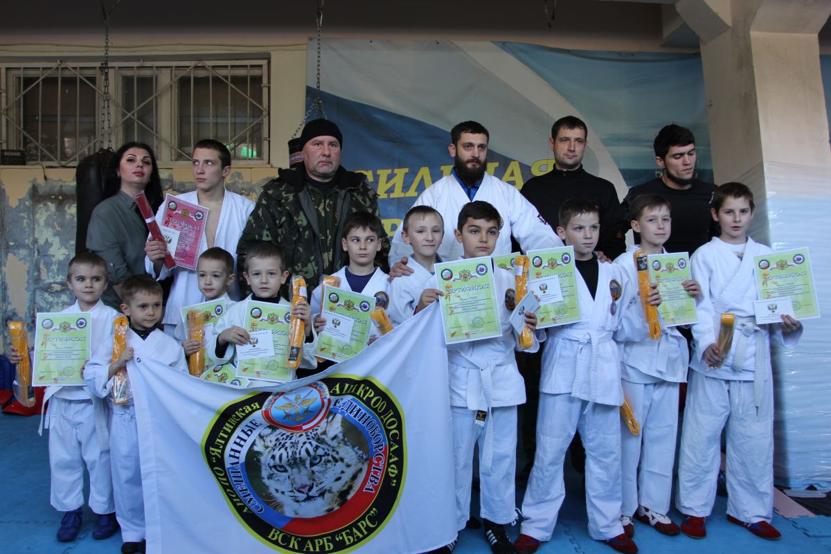Юные рукопашники получили желтые пояса, а казачата дали клятву