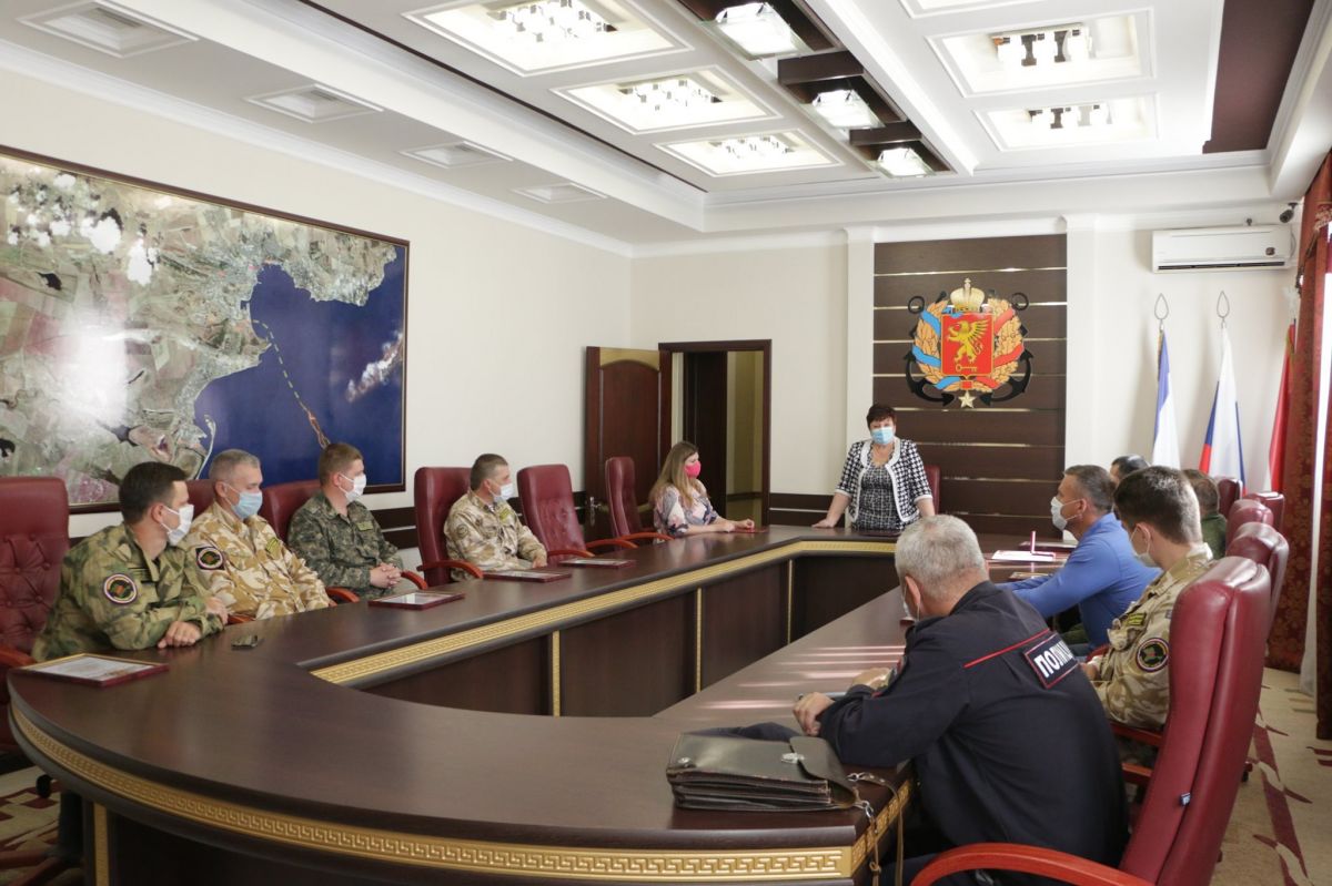 Город-герой Керчь наградами отметил поисковиков ДОСААФ