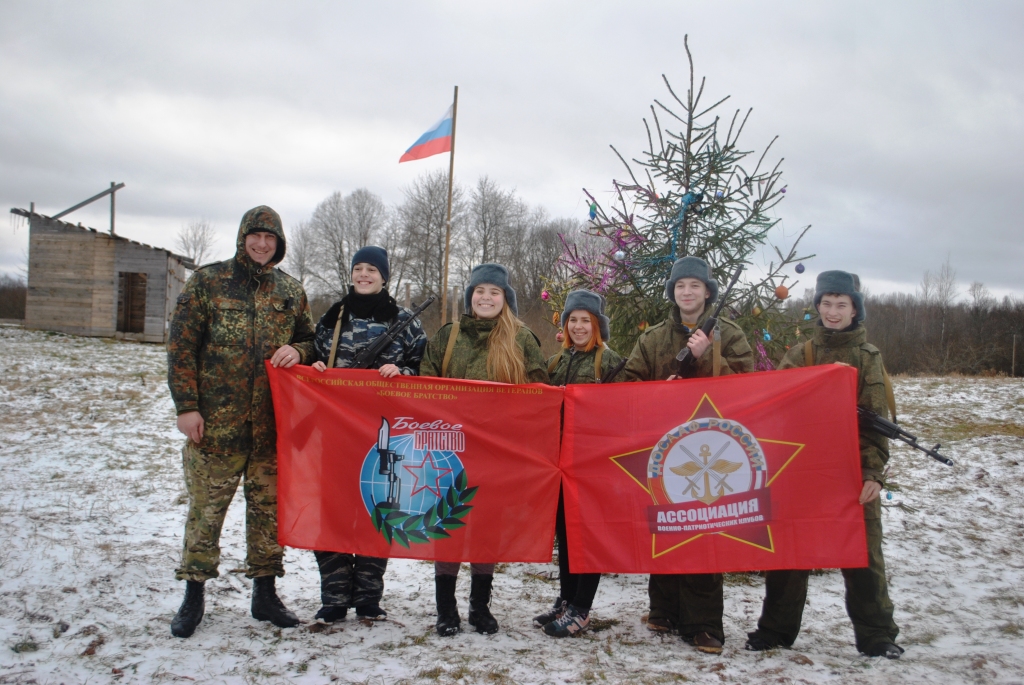 В дни каникул юнармейцы вышли в поле…
