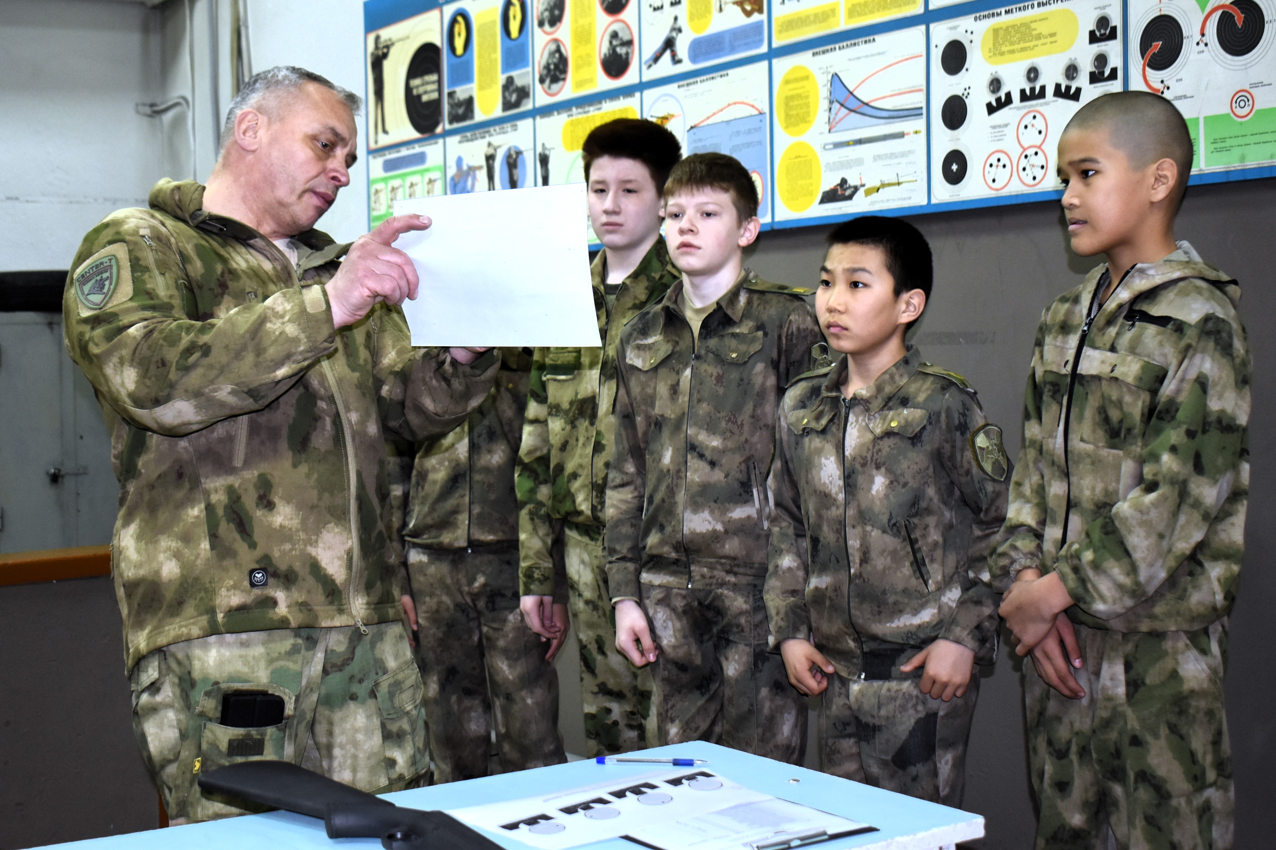Юные гвардейцы посетили стрелковый клуб в Иркутске