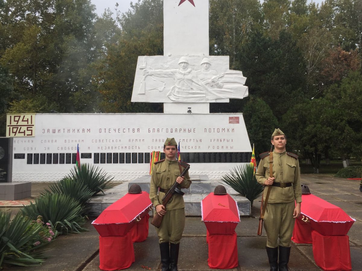 В Темрюкском районе Кубани захоронили останки 45 советских воинов